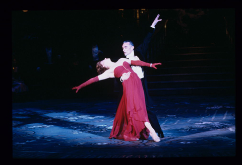 Donna McKechnie (Dancer), Gary Chryst (Dancer), Die Fledermaus, Johann Strauss, Jr.. San Francisco Opera, 1996-97. Photographer: Ron Scherl/San Francisco Opera.