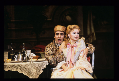 Alfredo Portilla (Alfred), Eilana Lappalainen (Rosalinda), Die Fledermaus, Johann Strauss, Jr.. San Francisco Opera, 1996-97. Photographer: Ron Scherl/San Francisco Opera.