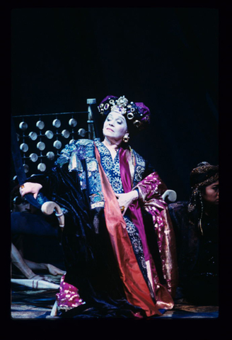 Judith Forst (Herodias), Salome, Richard Strauss. San Francisco Opera, 1996-97. Photographer: Marty Sohl/San Francisco Opera.