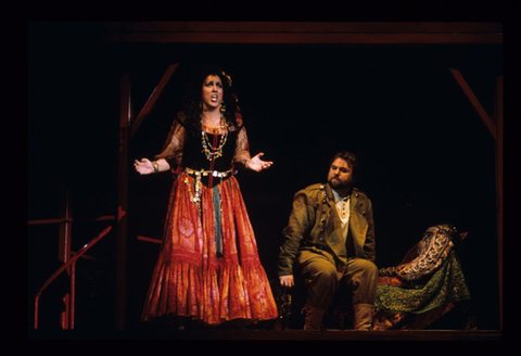 Nancy Maultsby (Carmen), Sergei Larin (Don José), Carmen, Georges Bizet. San Francisco Opera, 1996-97. Photographer: Ron Scherl/San Francisco Opera.