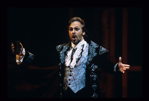 Gino Quilico (Escamillo), Carmen, Georges Bizet. San Francisco Opera, 1996-97. Photographer: Ron Scherl/San Francisco Opera.