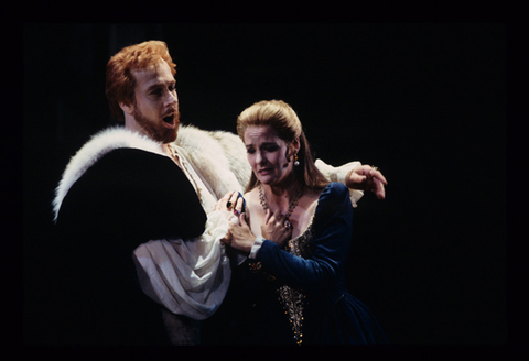 Roberto Scandiuzzi (Enrico), Susanne Mentzer (Giovanna Seymour), Anna Bolena, Gaetano Donizetti. San Francisco Opera, 1995-96. Photographer: Marty Sohl/San Francisco Opera.