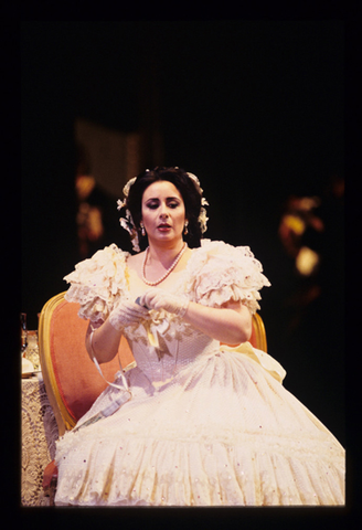 Verónica Villarroel (Violetta), La Traviata, Giuseppe Verdi. San Francisco Opera, 1995-96. Photographer: Marty Sohl/San Francisco Opera.