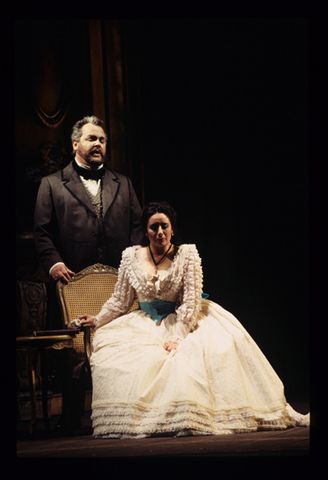 Gregory Yurisich (Giorgio Germont), Verónica Villarroel (Violetta), La Traviata, Giuseppe Verdi. San Francisco Opera, 1995-96. Photographer: Marty Sohl/San Francisco Opera.