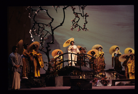 Catherine Malfitano (Cio-Cio-San), Chorus, Madama Butterfly, Giacomo Puccini. San Francisco Opera, 1995-96. Photographer: Marty Sohl/San Francisco Opera.