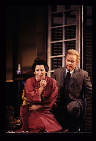 Catherine Keen (Suzuki), Victor Ledbetter (Sharpless), Madama Butterfly, Giacomo Puccini. San Francisco Opera, 1995-96. Photographer: Marty Sohl/San Francisco Opera.