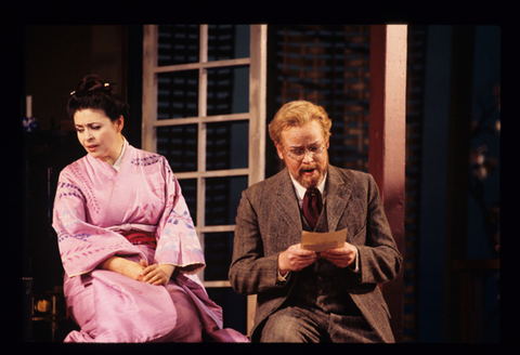 Catherine Malfitano (Cio-Cio-San), Victor Ledbetter (Sharpless), Madama Butterfly, Giacomo Puccini. San Francisco Opera, 1995-96. Photographer: Marty Sohl/San Francisco Opera.