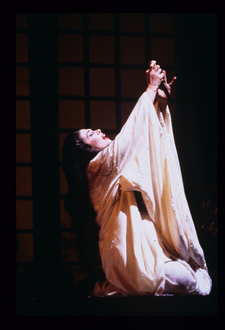 Catherine Malfitano (Cio-Cio-San), Madama Butterfly, Giacomo Puccini. San Francisco Opera, 1995-96. Photographer: Marty Sohl/San Francisco Opera.