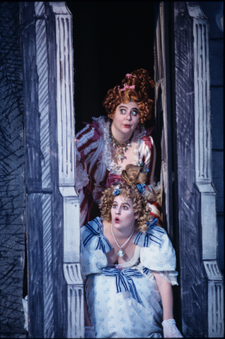 Elizabeth Bishop (Tisbe), Nicolle Foland (Clorinda), La Cenerentola, Gioachino Rossini. San Francisco Opera, 1995-96. Photographer: Marty Sohl/San Francisco Opera.