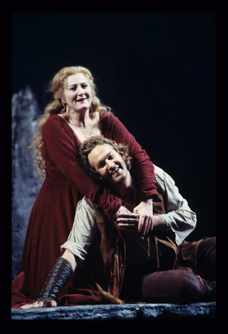 Anne Evans (Sieglinde), Poul Elming (Siegmund), Die Walküre, Richard Wagner. San Francisco Opera, 1995-96. Photographer: Marty Sohl/San Francisco Opera.