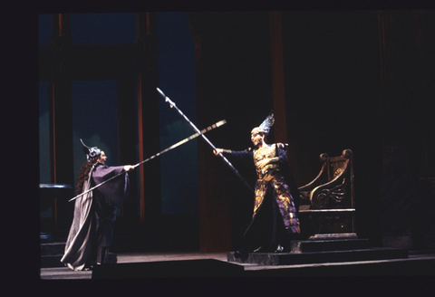 Jane Eaglen (Brünnhilde), James Morris (Wotan), Die Walküre, Richard Wagner. San Francisco Opera, 1995-96. Photographer: Marty Sohl/San Francisco Opera.