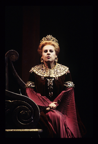 Marjana Lipovsek (Fricka), Die Walküre, Richard Wagner. San Francisco Opera, 1995-96. Photographer: Marty Sohl/San Francisco Opera.