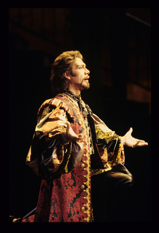 Samuel Ramey (Don Giovanni), Don Giovanni, Wolfgang Amadeus Mozart. San Francisco Opera, 1995-96. Photographer: Marty Sohl/San Francisco Opera.