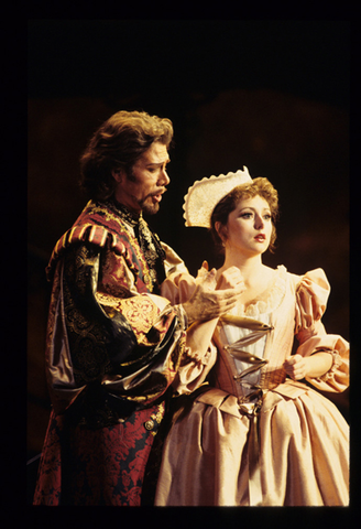 Samuel Ramey (Don Giovanni), Rebecca Evans (Zerlina), Don Giovanni, Wolfgang Amadeus Mozart. San Francisco Opera, 1995-96. Photographer: Marty Sohl/San Francisco Opera.