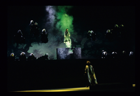 James Morris (Macbeth), Ensemble, Macbeth, Giuseppe Verdi. San Francisco Opera, 1994-95. Photographer: Marty Sohl/San Francisco Opera.