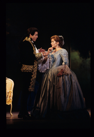 Thomas Hampson (Vicomte de Valmont), Renée Fleming (Mme. de Tourvel), The Dangerous Liaisons, Conrad Susa. San Francisco Opera, 1994-95. Photographer: Marty Sohl/San Francisco Opera.