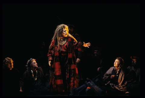 Dolora Zajick (Azucena), Chorus, Il Trovatore, Giuseppe Verdi. San Francisco Opera, 1994-95. Photographer: Marty Sohl/San Francisco Opera.