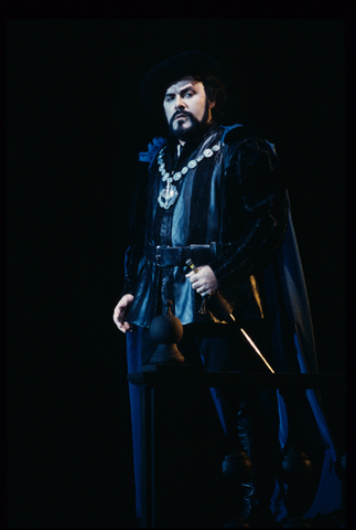 Paolo Gavanelli (Conte di Luna), Il Trovatore, Giuseppe Verdi. San Francisco Opera, 1994-95. Photographer: Marty Sohl/San Francisco Opera.