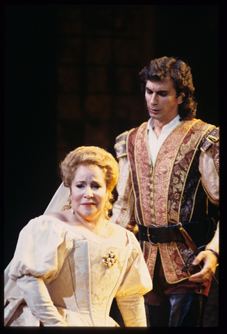 Aprile Millo (Leonora), Fabio Armiliato (Manrico), Il Trovatore, Giuseppe Verdi. San Francisco Opera, 1994-95. Photographer: Marty Sohl/San Francisco Opera.