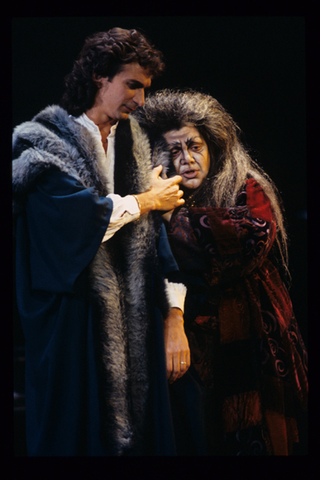 Fabio Armiliato (Manrico), Dolora Zajick (Azucena), Il Trovatore, Giuseppe Verdi. San Francisco Opera, 1994-95. Photographer: Marty Sohl/San Francisco Opera.