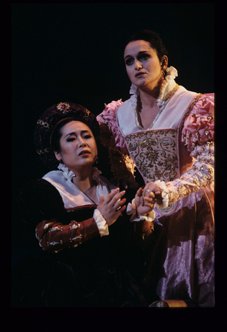 Mika Shigematsu (Emilia), Cecilia Gasdia (Desdemona), Otello (Rossini), Gioachino Rossini. San Francisco Opera, 1994-95. Photographer: Marty Sohl/San Francisco Opera.