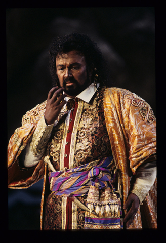 Chris Merritt (Otello), Otello (Rossini), Gioachino Rossini. San Francisco Opera, 1994-95. Photographer: Marty Sohl/San Francisco Opera.