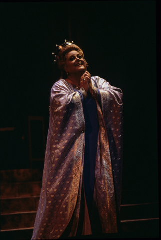 Deborah Voigt (Elisabeth), Tannhäuser, Richard Wagner. San Francisco Opera, 1994-95. Photographer: Marty Sohl/San Francisco Opera.