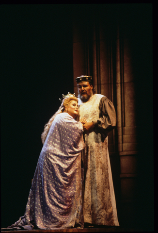 Deborah Voigt (Elisabeth), Victor von Halem (Landgraf Hermann), Tannhäuser, Richard Wagner. San Francisco Opera, 1994-95. Photographer: Marty Sohl/San Francisco Opera.