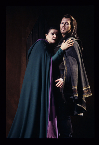 Galina Gorchakova (Renata), Sergei Leiferkus (Ruprecht), The Fiery Angel, Sergei Prokofiev. San Francisco Opera, 1994-95. Photographer: Marty Sohl/San Francisco Opera.