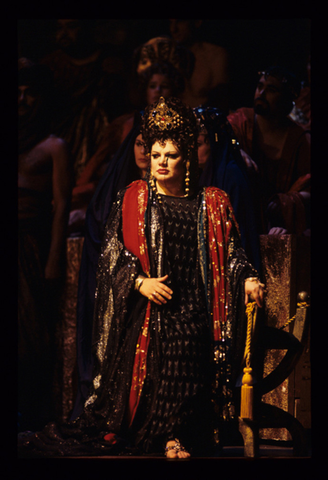 Dolora Zajick (Hérodiade), Chorus, Hérodiade, Jules Massenet. San Francisco Opera, 1994-95. Photographer: Marty Sohl/San Francisco Opera.