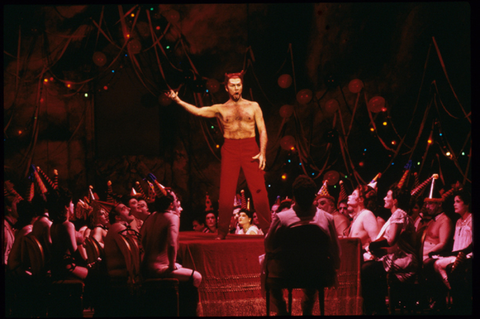 Samuel Ramey (Mefistofele), Chorus, Mefistofele, Arrigo Boito. San Francisco Opera, 1994-95. Photographer: Marty Sohl/San Francisco Opera.