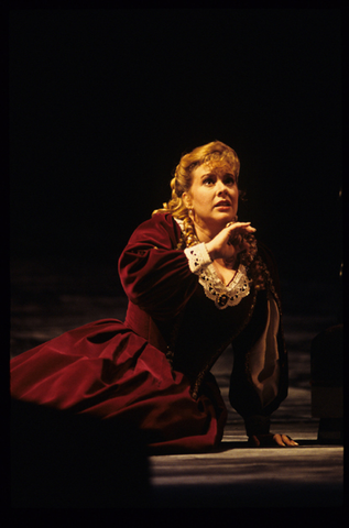 Ruth Ann Swenson (Lucia), Lucia di Lammermoor, Gaetano Donizetti. San Francisco Opera, 1994-95. Photographer: Marty Sohl/San Francisco Opera.