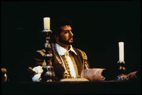 Roberto Servile (Enrico), Lucia di Lammermoor, Gaetano Donizetti. San Francisco Opera, 1994-95. Photographer: Marty Sohl/San Francisco Opera.