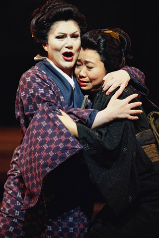 Miriam Gauci (Cio-Cio-San), Zheng Cao (Suzuki), Madama Butterfly, Giacomo Puccini. San Francisco Opera, 2001-02. Photographer: Larry Merkle/San Francisco Opera.