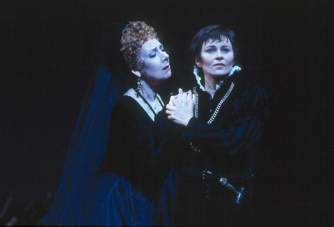 Felicity Palmer (Cornelia), Ruxandra Donose (Sesto), Giulio Cesare, George Frideric Handel. San Francisco Opera, 2001-02. Photographer: Ken Friedman/San Francisco Opera.