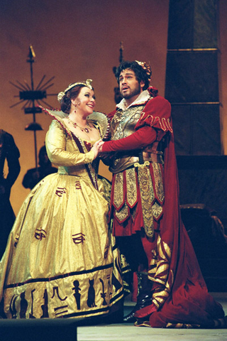 Ruth Ann Swenson (Cleopatra), David Daniels (Giulio Cesare), Giulio Cesare, George Frideric Handel. San Francisco Opera, 2001-02. Photographer: Larry Merkle/San Francisco Opera.