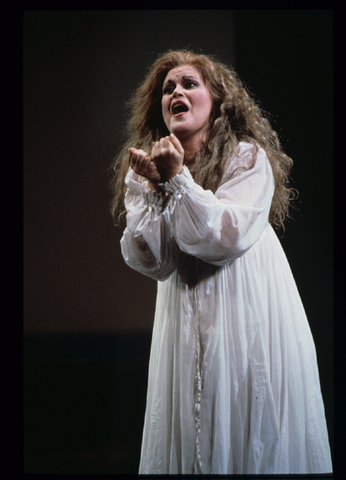 June Anderson (Elvira), I Puritani, Vincenzo Bellini. San Francisco Opera, 1993-94. Photographer: Marty Sohl/San Francisco Opera.