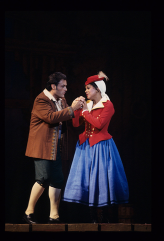 Frank Lopardo (Tonio), Kathleen Battle (Marie), La Fille du Régiment, Gaetano Donizetti. San Francisco Opera, 1993-94. Photographer: Marty Sohl/San Francisco Opera.