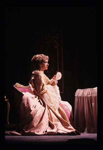 Felicity Lott (The Marschallin), Der Rosenkavalier, Richard Strauss. San Francisco Opera, 1992-93. Photographer: Marty Sohl/San Francisco Opera.