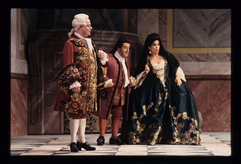 Eric Halfvarson (Baron Ochs), Michel Sénéchal (Valzacchi), Catherine Keen (Annina), Der Rosenkavalier, Richard Strauss. San Francisco Opera, 1992-93. Photographer: Marty Sohl/San Francisco Opera.