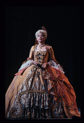 Felicity Lott (The Marschallin), Der Rosenkavalier, Richard Strauss. San Francisco Opera, 1992-93. Photographer: Marty Sohl/San Francisco Opera.