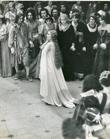 Lucia di Lammermoor, Gaetano Donizetti. San Francisco Opera, 1932. Photographer: Lawrence B. Morton/San Francisco Opera.