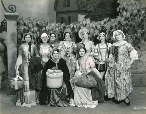 Manon, Jules Massenet. San Francisco Opera, 1933. Photographer: Lawrence B. Morton/San Francisco Opera.