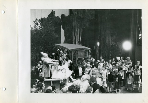 Pagliacci, Ruggero Leoncavallo. San Francisco Opera, 1933. Photographer: Lawrence B. Morton/San Francisco Opera.