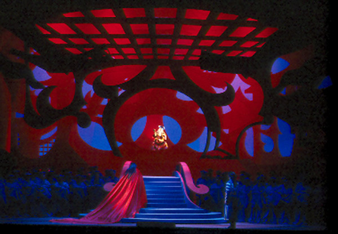 Jane Eaglen (Turandot), Dean Anthony (Altoum), Jon Villars (Calaf), Chorus, Turandot, Giacomo Puccini. San Francisco Opera, 2002-03. Photographer: Ken Friedman/San Francisco Opera.