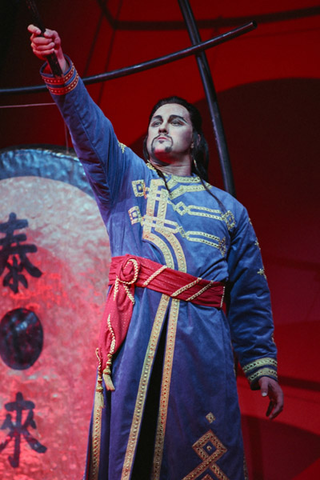 Jon Villars (Calaf), Turandot, Giacomo Puccini. San Francisco Opera, 2002-03. Photographer: Larry Merkle/San Francisco Opera.