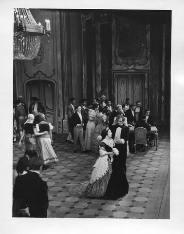 La Traviata, Giuseppe Verdi. San Francisco Opera, 1934. Photographer: Lawrence B. Morton/San Francisco Opera.