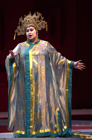 Audrey Stottler (Turandot), Turandot, Giacomo Puccini. San Francisco Opera, 2002-03. Photographer: Adam Traum/San Francisco Opera.