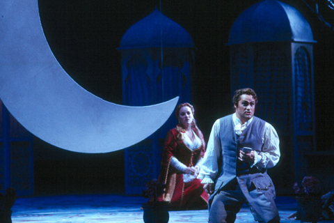 Regina Schӧrg (Constanze), Paul Groves (Belmonte), Die Entführung aus dem Serail, Wolfgang Amadeus Mozart. San Francisco Opera, 2002-03. Photographer: Ken Friedman/San Francisco Opera.