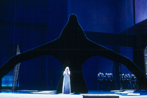 Karita Mattila (Katerina), Chorus, Kát'a Kabanová, Leoš Janáček. San Francisco Opera, 2002-03. Photographer: Ken Friedman/San Francisco Opera.